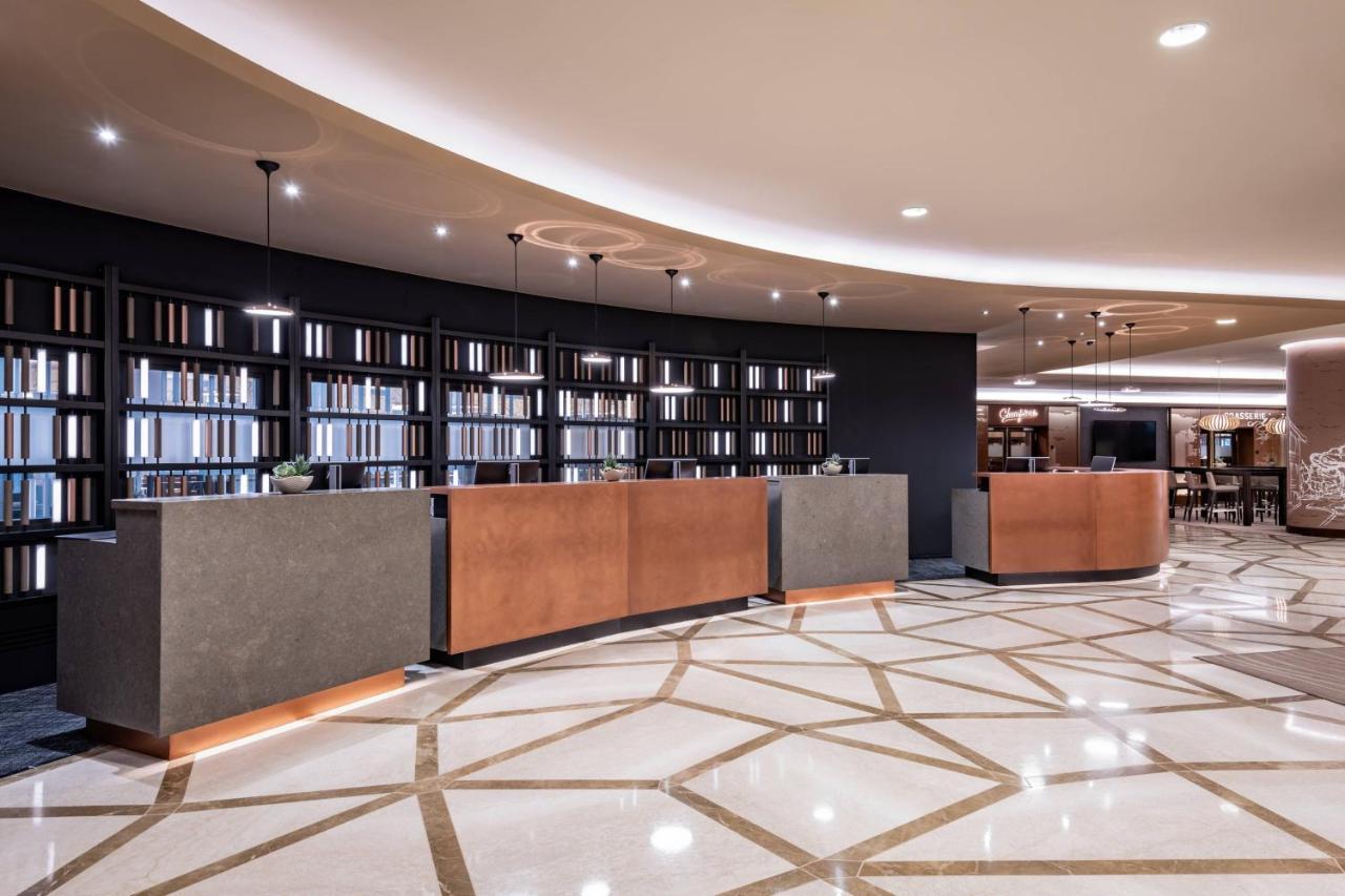 Frankfurt Marriott Hotel Frankfurt am Main Bagian luar foto The lobby of the hotel