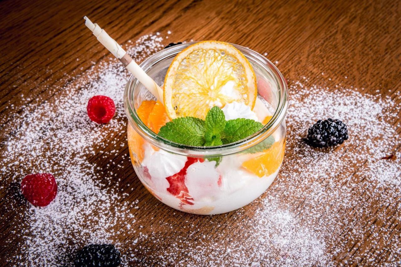 Frankfurt Marriott Hotel Frankfurt am Main Bagian luar foto A fruit salad