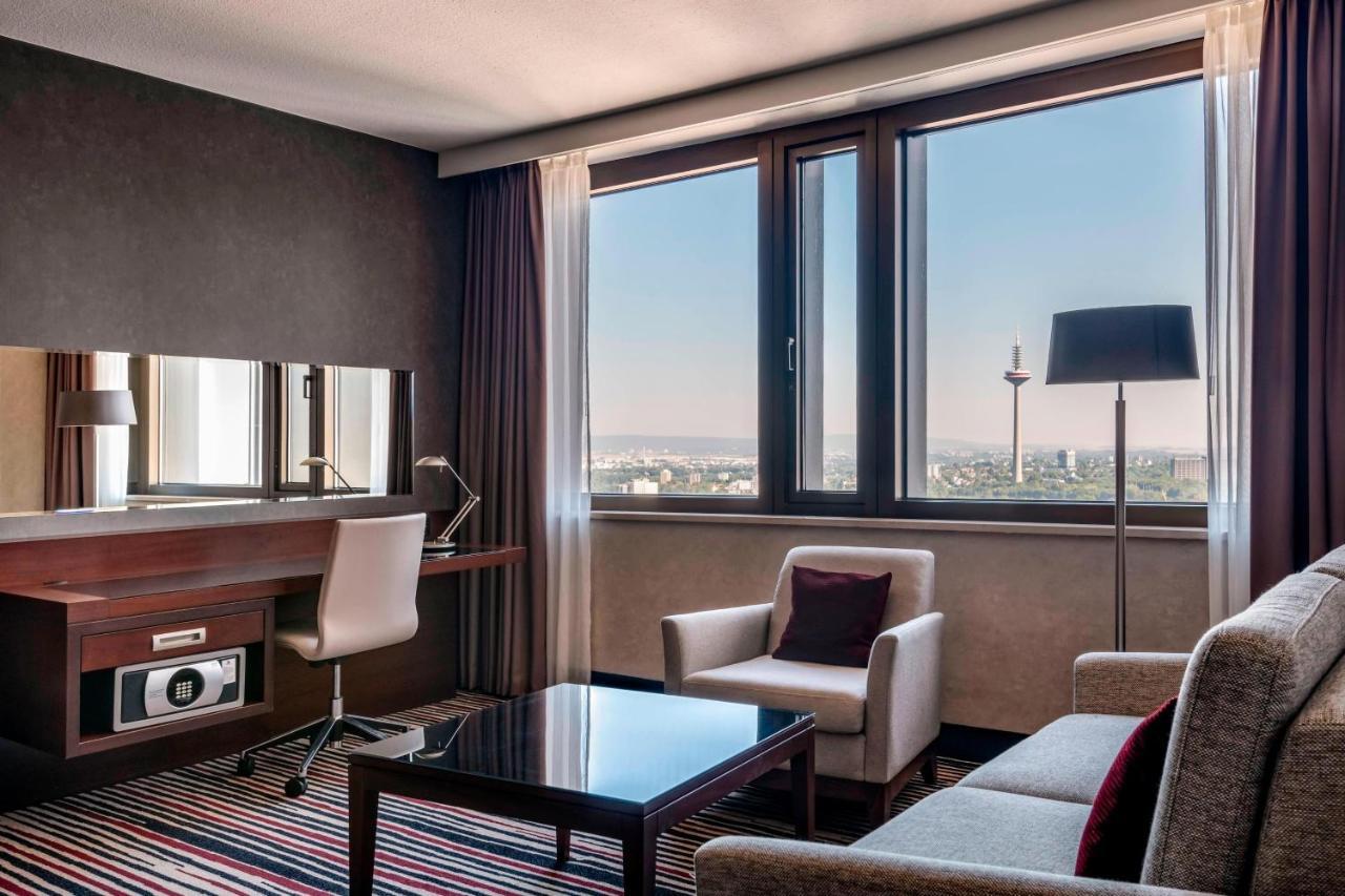 Frankfurt Marriott Hotel Frankfurt am Main Bagian luar foto Executive Suite